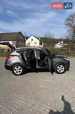 Внедорожник / Кроссовер Hyundai ix35 2011 в 