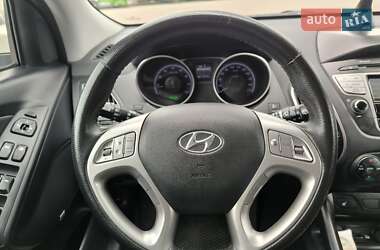 Внедорожник / Кроссовер Hyundai ix35 2010 в 