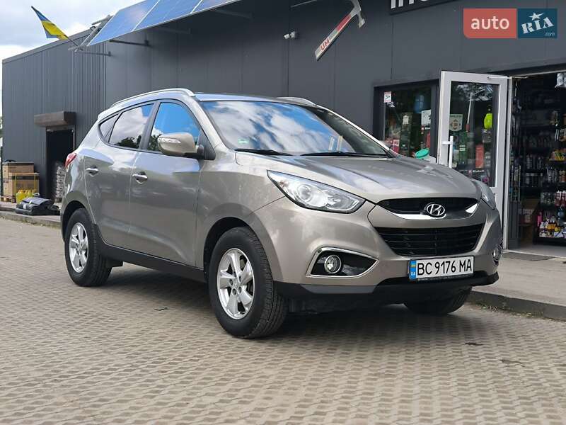 Внедорожник / Кроссовер Hyundai ix35 2010 в 