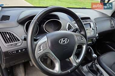 Внедорожник / Кроссовер Hyundai ix35 2012 в 