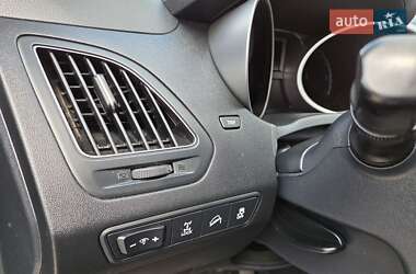 Внедорожник / Кроссовер Hyundai ix35 2012 в 