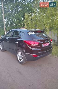 Внедорожник / Кроссовер Hyundai ix35 2012 в 