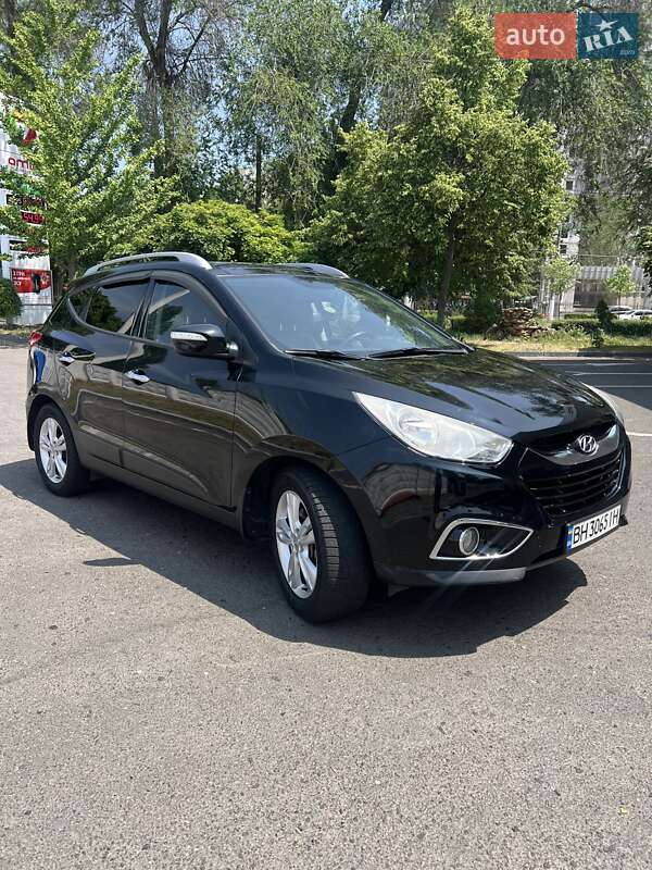 Внедорожник / Кроссовер Hyundai ix35 2011 в 
