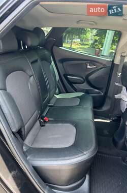Внедорожник / Кроссовер Hyundai ix35 2011 в 