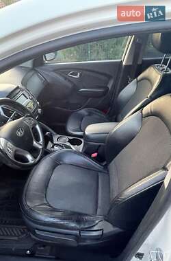 Внедорожник / Кроссовер Hyundai ix35 2011 в 