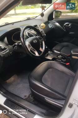 Позашляховик / Кросовер Hyundai ix35 2010 в 