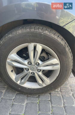 Внедорожник / Кроссовер Hyundai ix35 2010 в 
