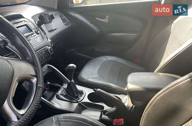 Внедорожник / Кроссовер Hyundai ix35 2010 в 