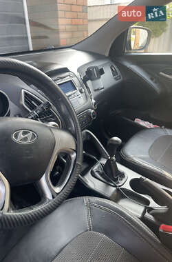 Внедорожник / Кроссовер Hyundai ix35 2010 в 