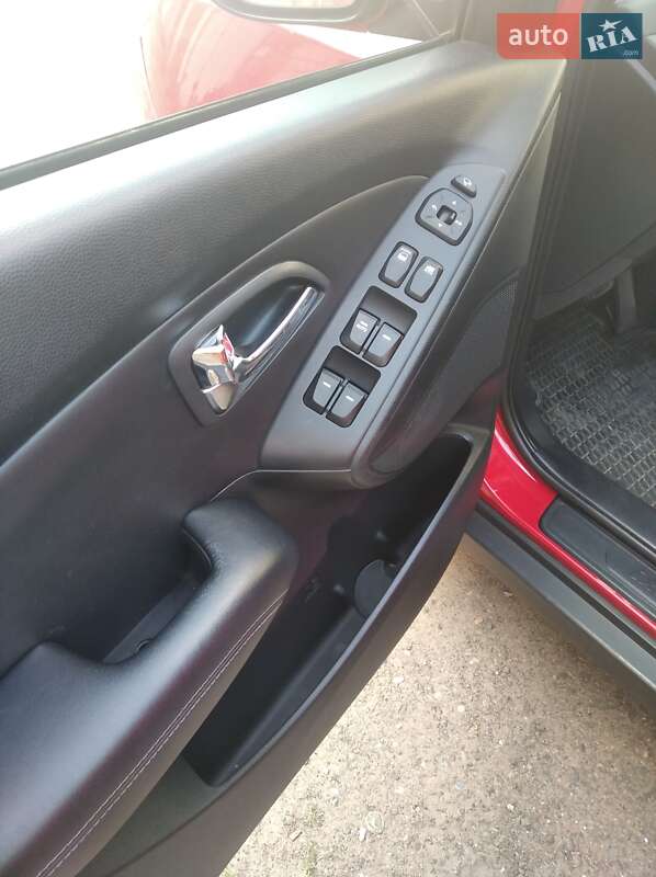 Позашляховик / Кросовер Hyundai ix35 2013 в Смілі