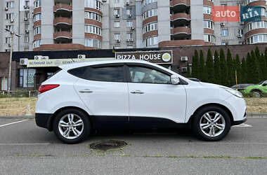 Внедорожник / Кроссовер Hyundai ix35 2012 в 