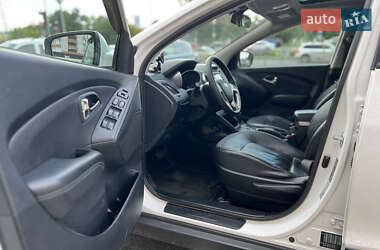 Внедорожник / Кроссовер Hyundai ix35 2012 в 