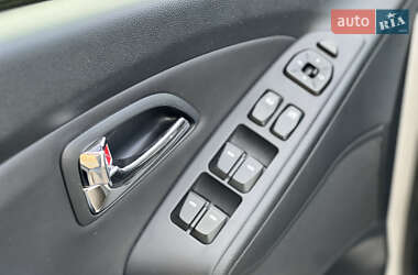 Внедорожник / Кроссовер Hyundai ix35 2012 в 