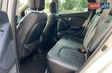 Внедорожник / Кроссовер Hyundai ix35 2012 в 