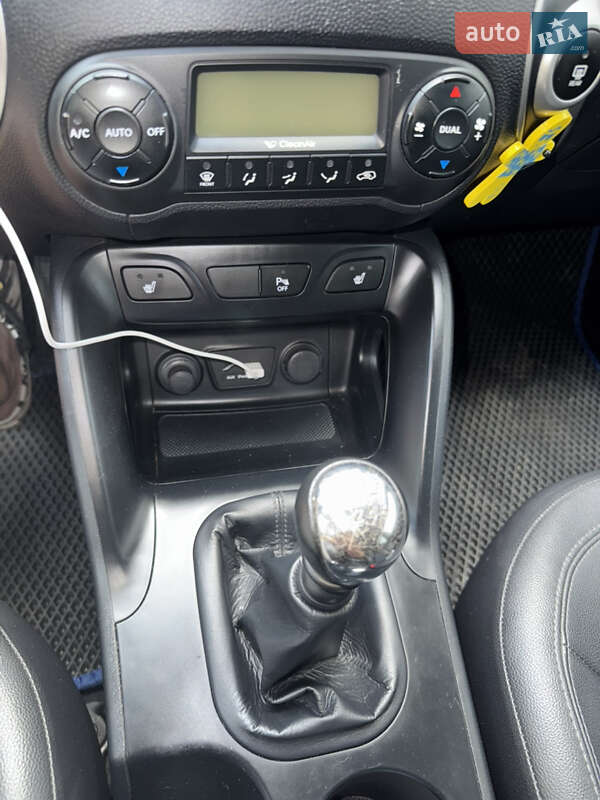 Позашляховик / Кросовер Hyundai ix35 2010 в Харкові