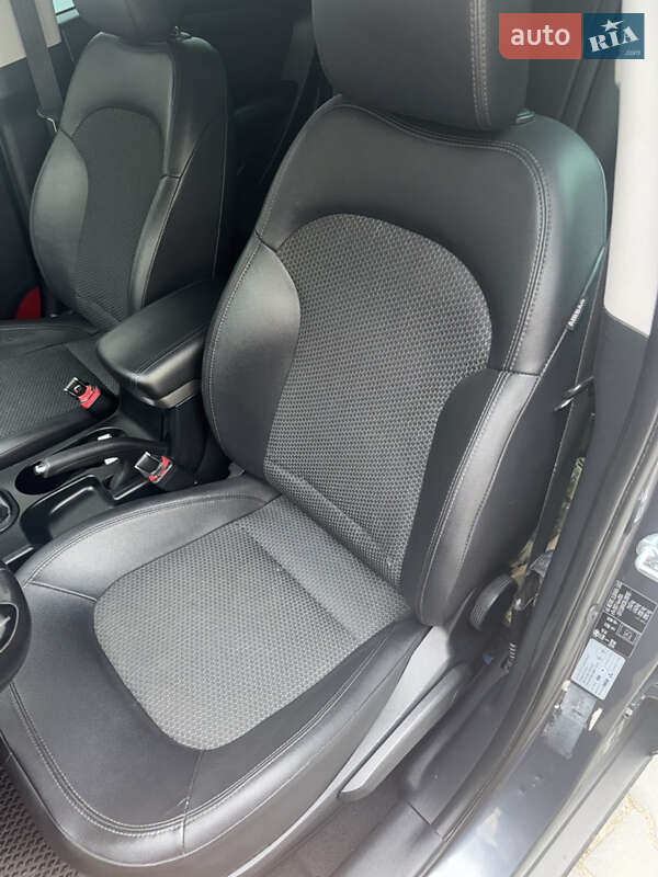 Позашляховик / Кросовер Hyundai ix35 2010 в Харкові