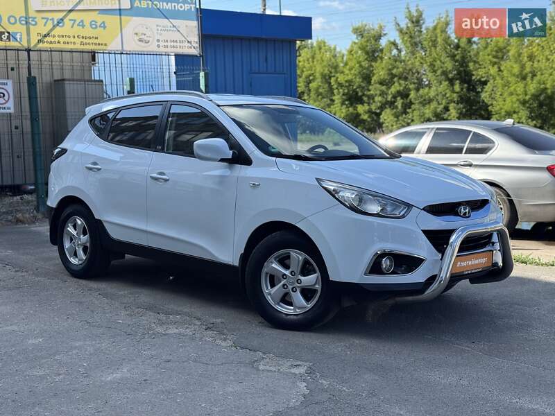 Позашляховик / Кросовер Hyundai ix35 2010 в Сумах