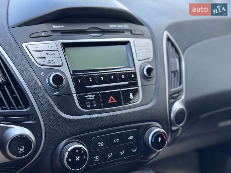 Позашляховик / Кросовер Hyundai ix35 2010 в Сумах