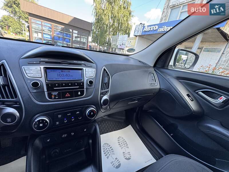 Позашляховик / Кросовер Hyundai ix35 2010 в Сумах