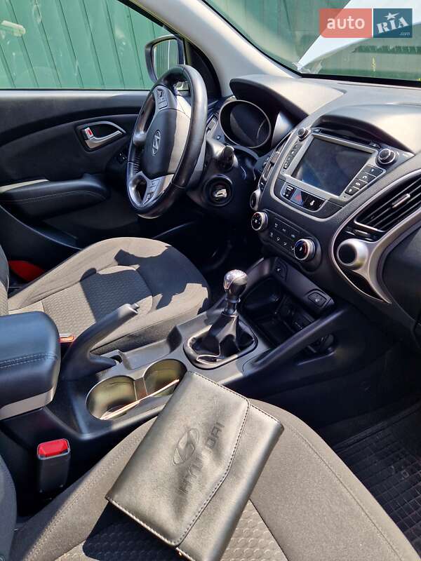 Внедорожник / Кроссовер Hyundai ix35 2011 в Чернигове
