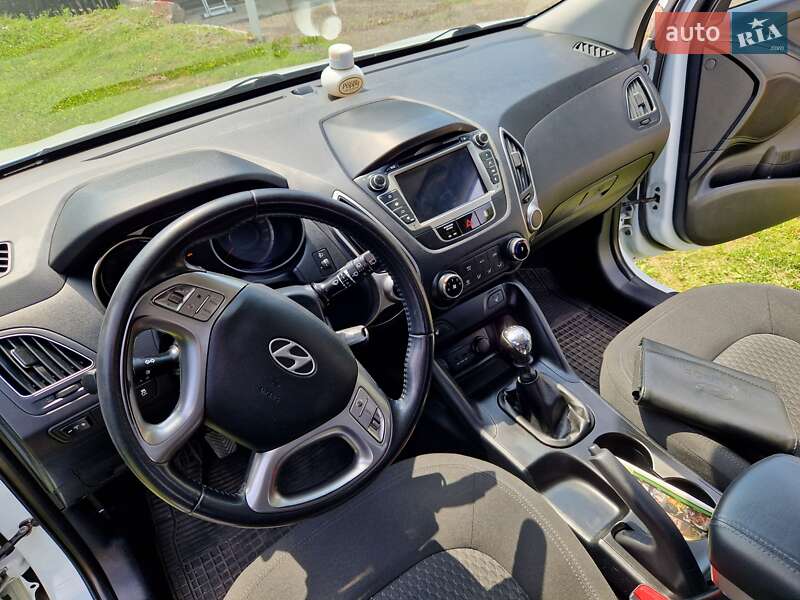 Внедорожник / Кроссовер Hyundai ix35 2011 в Чернигове