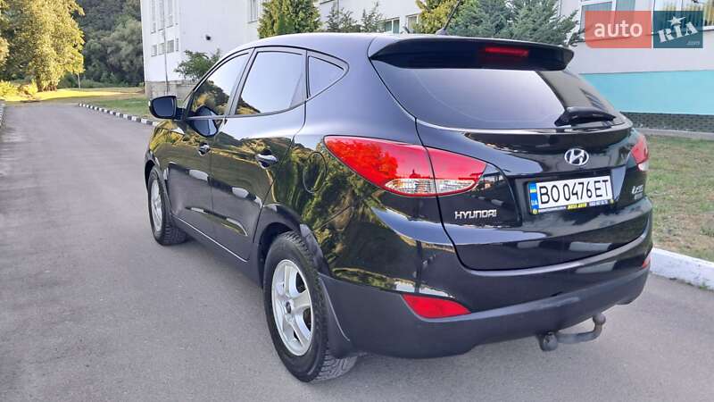 Внедорожник / Кроссовер Hyundai ix35 2010 в Галиче