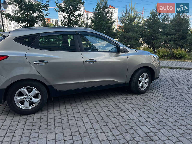 Внедорожник / Кроссовер Hyundai ix35 2010 в Ивано-Франковске