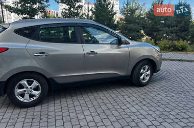 Внедорожник / Кроссовер Hyundai ix35 2010 в 