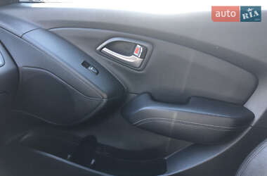 Позашляховик / Кросовер Hyundai ix35 2014 в 