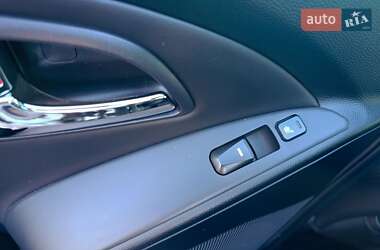 Внедорожник / Кроссовер Hyundai ix35 2010 в 