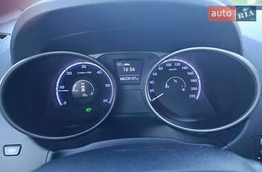 Внедорожник / Кроссовер Hyundai ix35 2010 в 