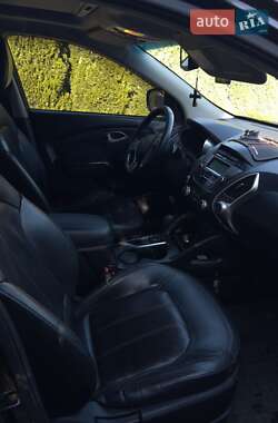 Внедорожник / Кроссовер Hyundai ix35 2010 в 
