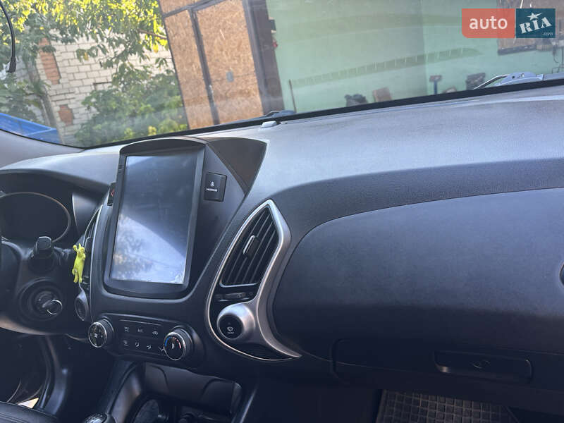 Внедорожник / Кроссовер Hyundai ix35 2011 в Старой Синяве