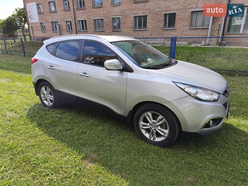 Позашляховик / Кросовер Hyundai ix35 2010 в Зіньківі