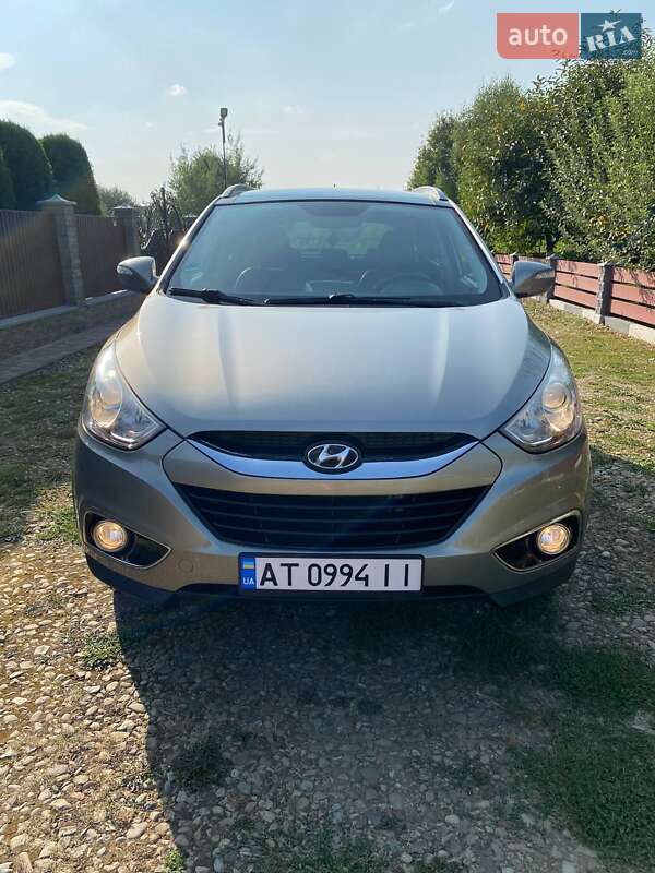 Внедорожник / Кроссовер Hyundai ix35 2010 в 
