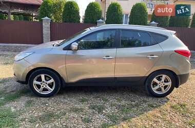 Внедорожник / Кроссовер Hyundai ix35 2010 в 