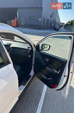 Внедорожник / Кроссовер Hyundai ix35 2011 в 