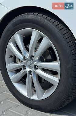 Внедорожник / Кроссовер Hyundai ix35 2011 в 