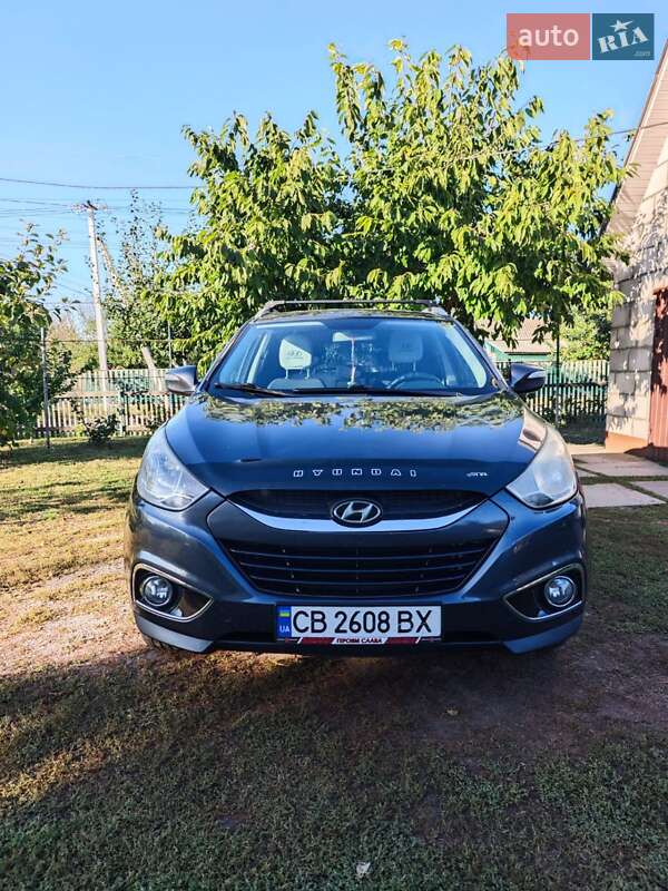 Внедорожник / Кроссовер Hyundai ix35 2010 в 