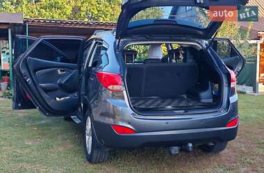 Внедорожник / Кроссовер Hyundai ix35 2010 в 