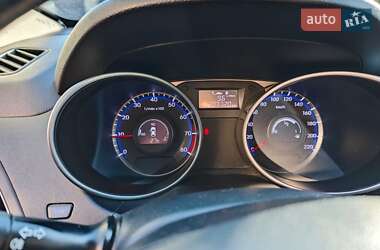 Внедорожник / Кроссовер Hyundai ix35 2010 в 