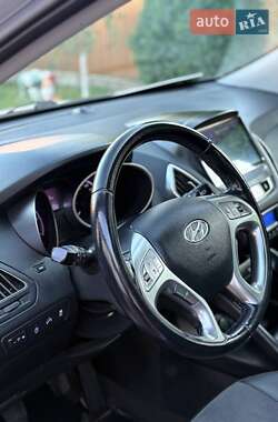 Внедорожник / Кроссовер Hyundai ix35 2010 в 