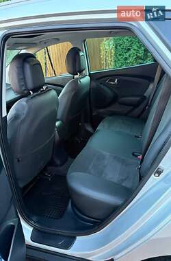 Внедорожник / Кроссовер Hyundai ix35 2010 в 