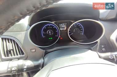 Позашляховик / Кросовер Hyundai ix35 2012 в 