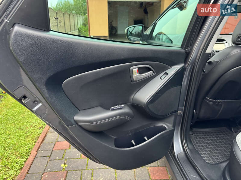 Внедорожник / Кроссовер Hyundai ix35 2011 в Чернигове