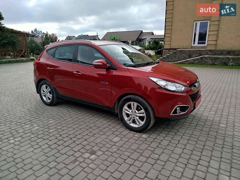 Внедорожник / Кроссовер Hyundai ix35 2011 в 