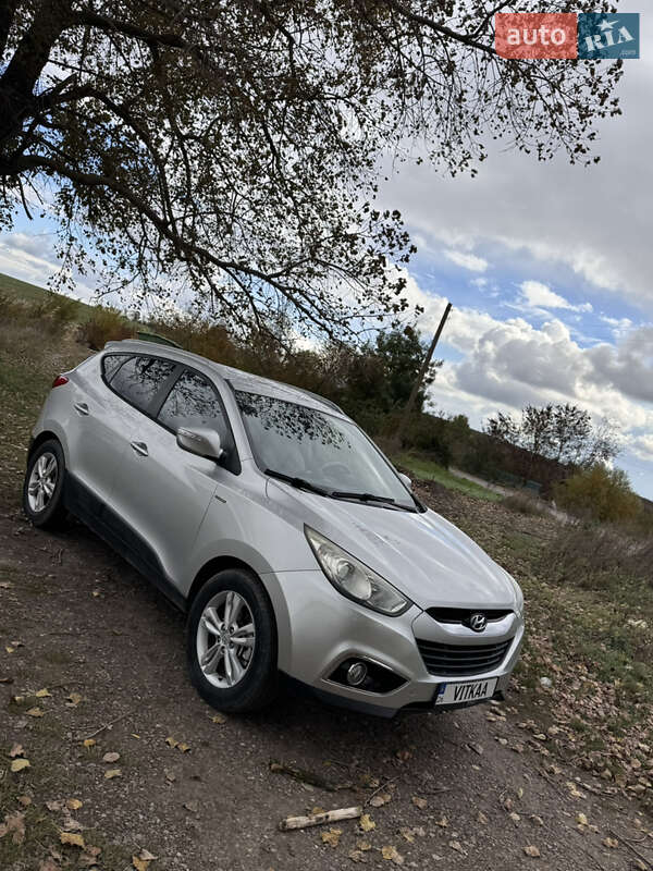 Внедорожник / Кроссовер Hyundai ix35 2010 в Черновцах