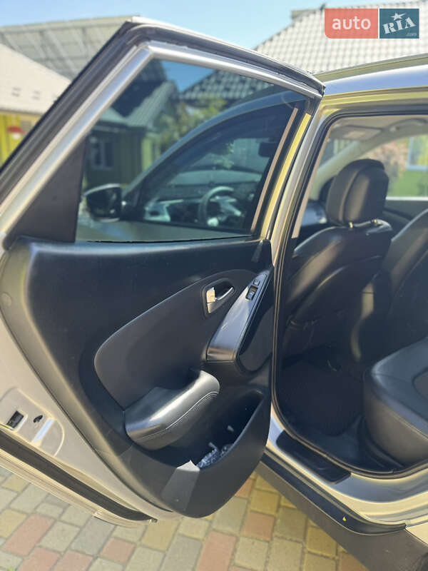 Внедорожник / Кроссовер Hyundai ix35 2010 в Черновцах