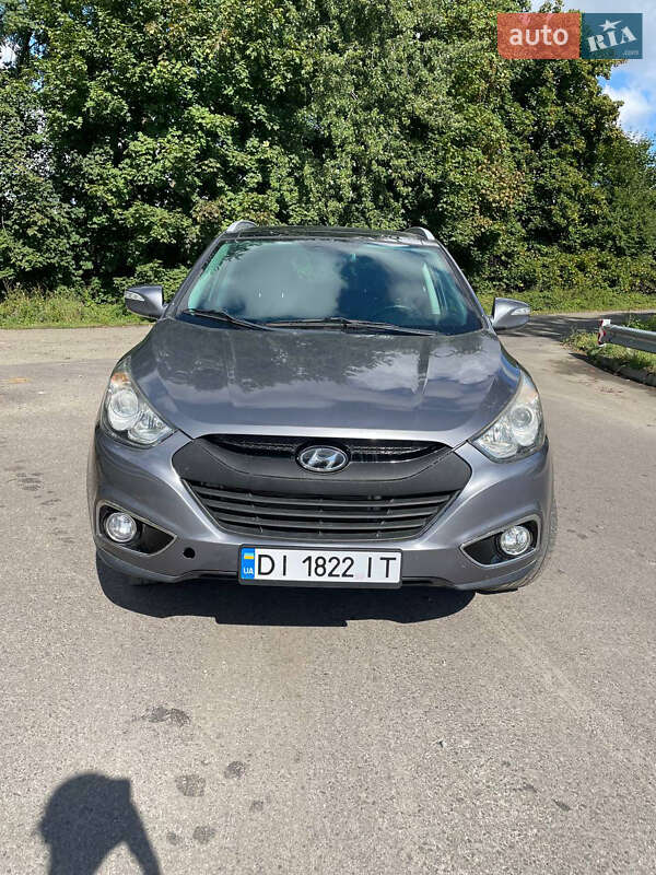 Внедорожник / Кроссовер Hyundai ix35 2012 в 