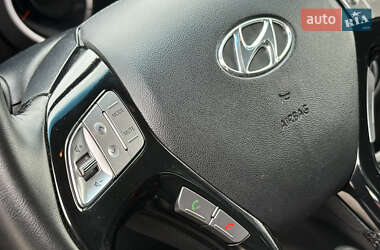 Позашляховик / Кросовер Hyundai ix35 2012 в 